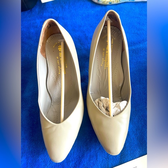 Soft Spots Performance pumps, made in Italy, 8C, Norm Thompson, cream color - Picture 1 of 7